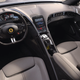 Imagen para el artículo titulado El nuevo Ferrari Roma con un potente motor V8 parece salido de una película de James Bond